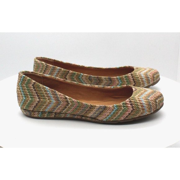 Sun + Stone Eliana Flats Size 6M