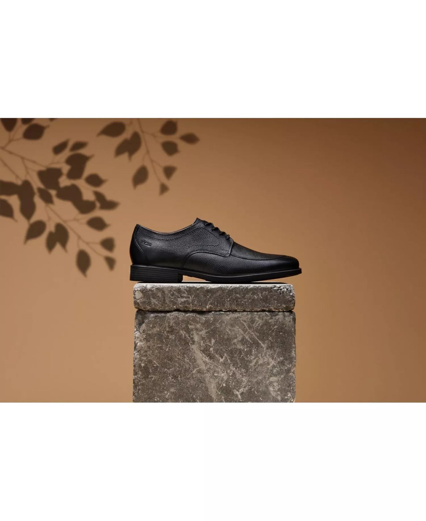 Clarks Men's Whiddon Apron Oxford Dress Shoes  Black Tumbled Leather Size 11.5