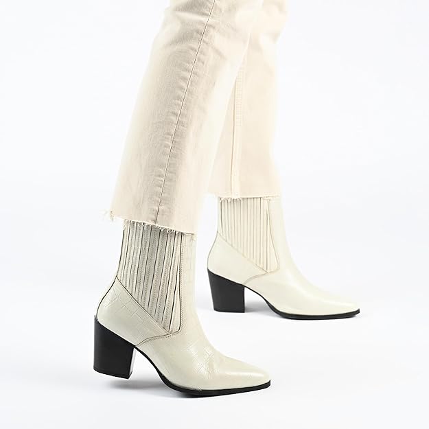 Journee Signature Women's Markka Chelsea Boot  Off White Size 10