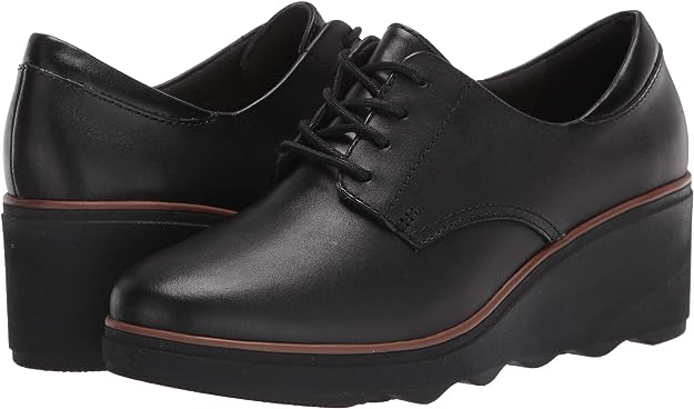 Clarks Women's Mazy Hyannis Oxford  Color Black Leather Size 6.5M