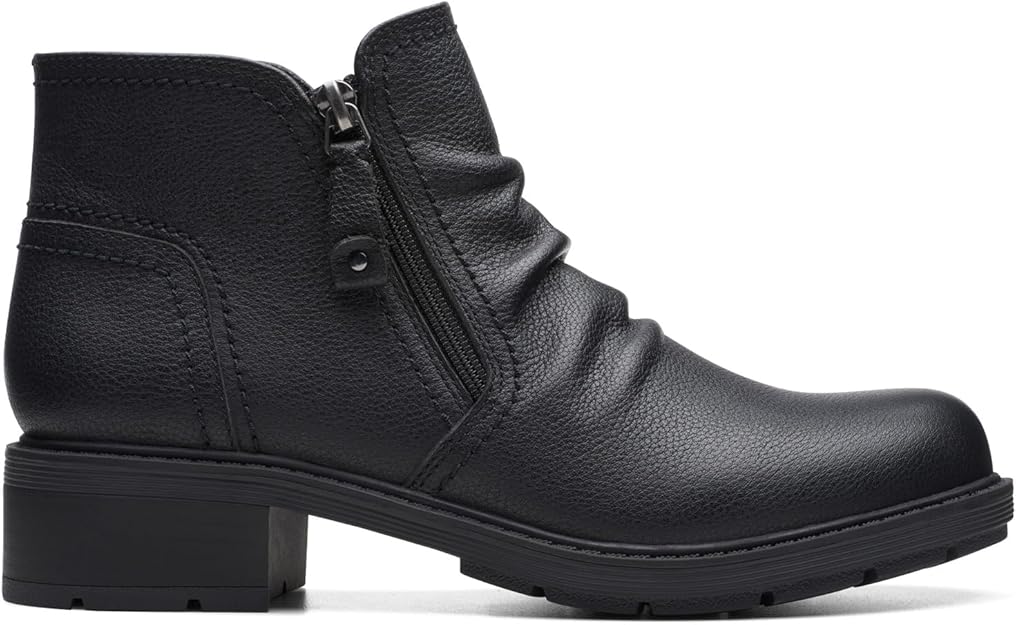 Clarks Women's Hearth Dove Lug Sole Ruched Booties  Black Leather Size 6.5