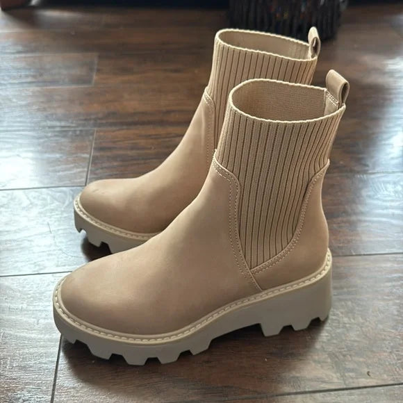 DV Dolce Vita Women's Villa Chelsea Lug Boots  Light Tan Size 6.5
