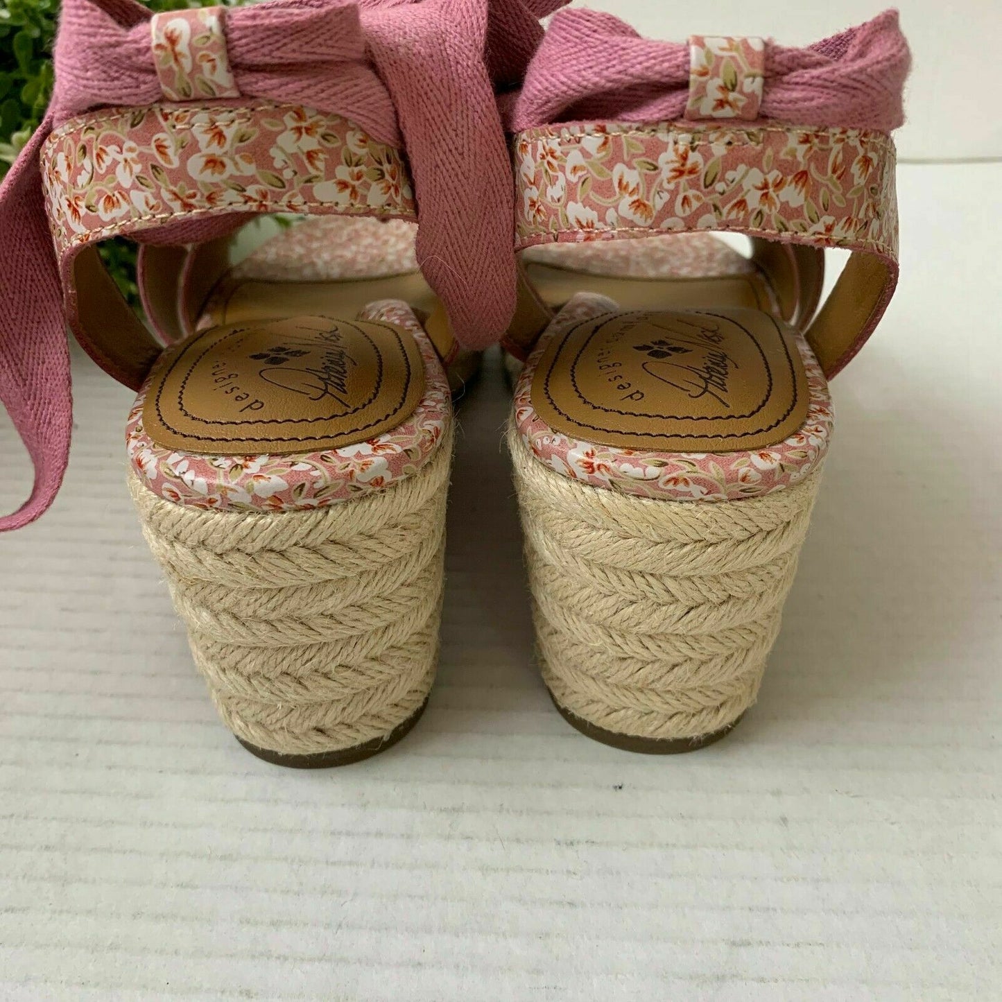 Patricia Nash Women's Riva Wedge Sandals  Color Blush Bouquet Size 8.5M
