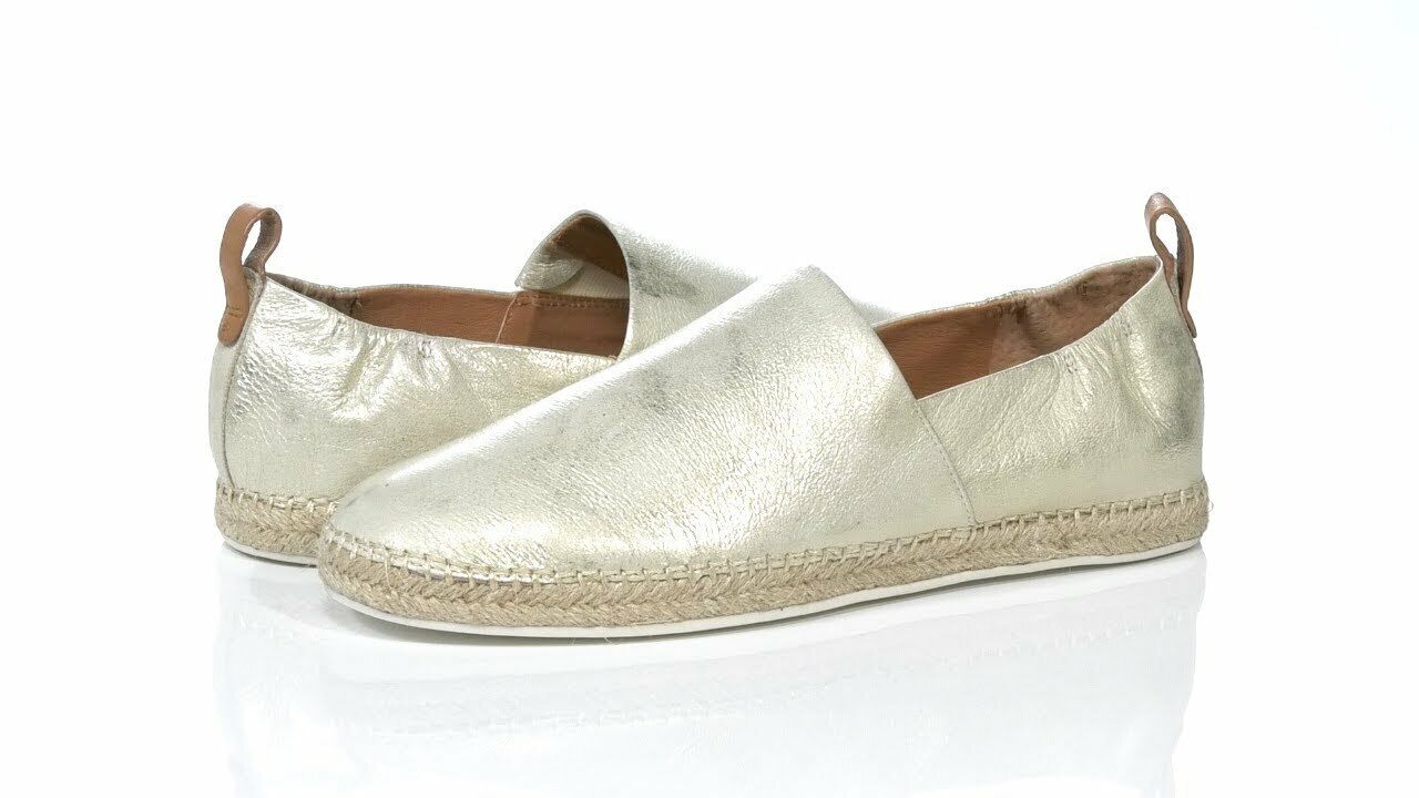 Gentle Souls by Kenneth Cole Women's Lizzy A-Line Sporty Flats  Color Ice Gold Size 9.5M