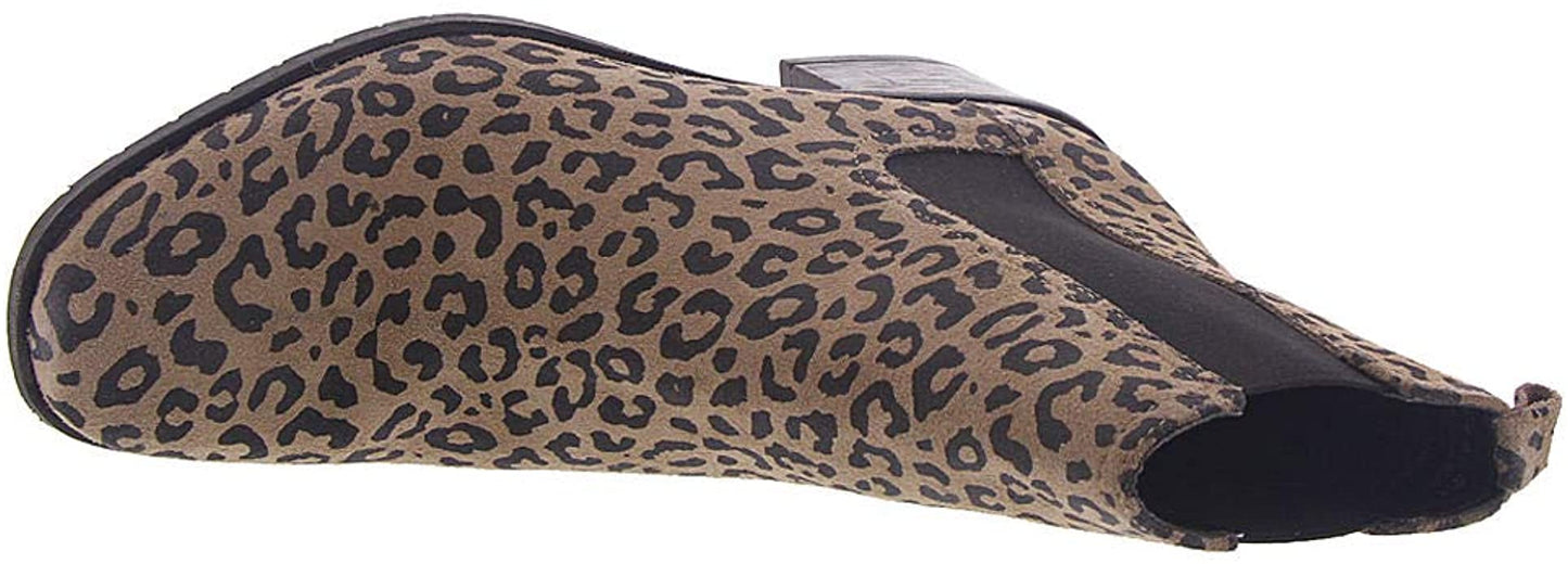 Kenneth Cole REACTION Womens Salt Leather Closed Toe Chelsea Boots  Color Natural Leopard Size 7M