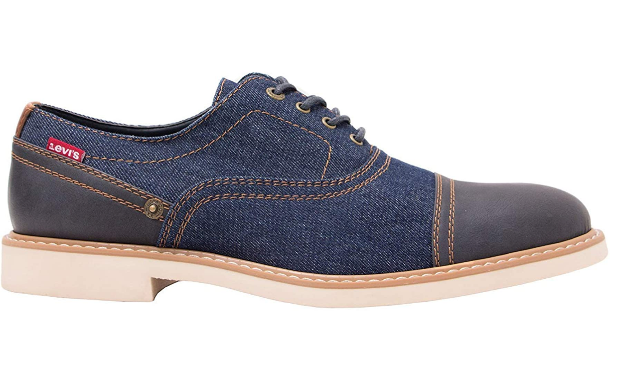 Levi's Men's Casual Essex Denim Oxford Color: Navy Size: 7M