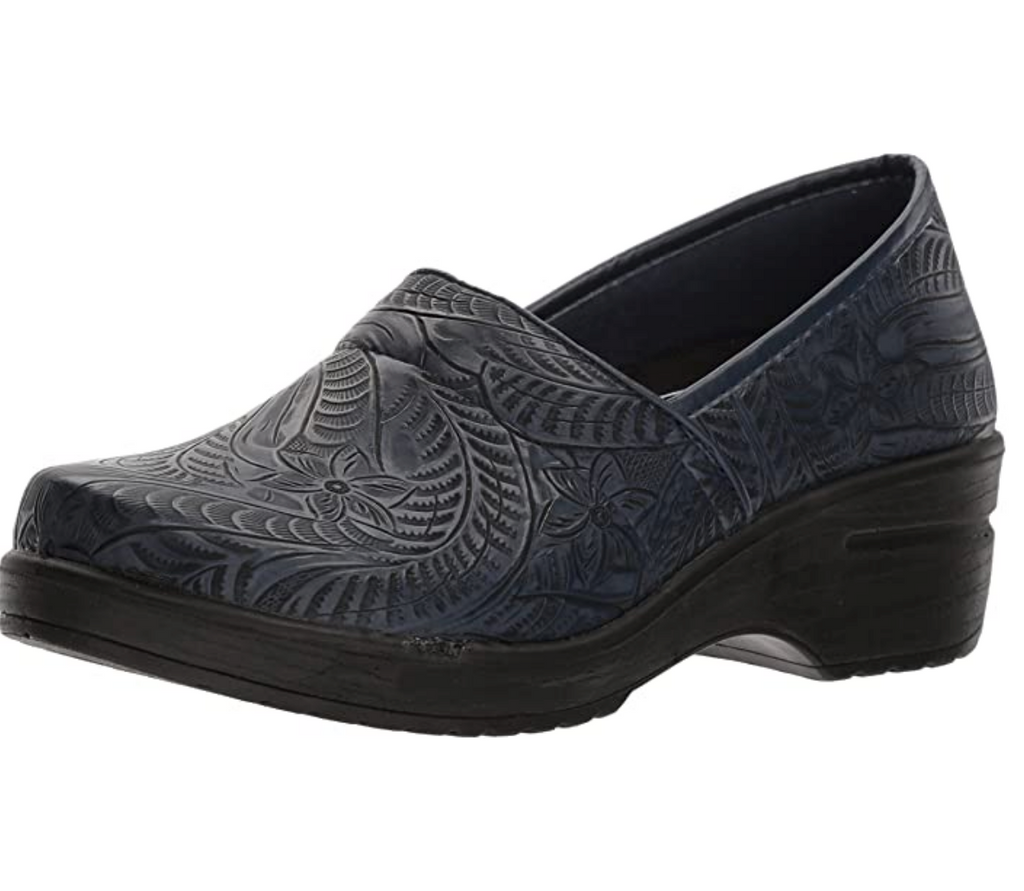 Easy Works Women's Lyndee Health Care Professional Shoe Color Blue Pop Size 8WW