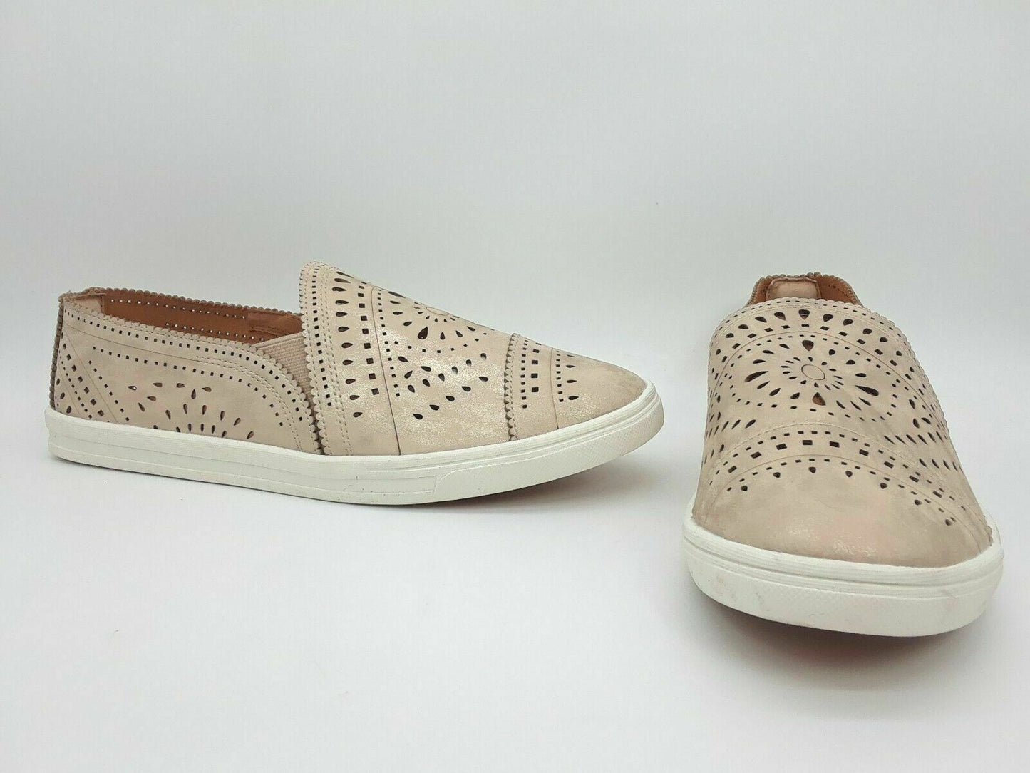 American Rag Ashanne Slip On Flats Platino