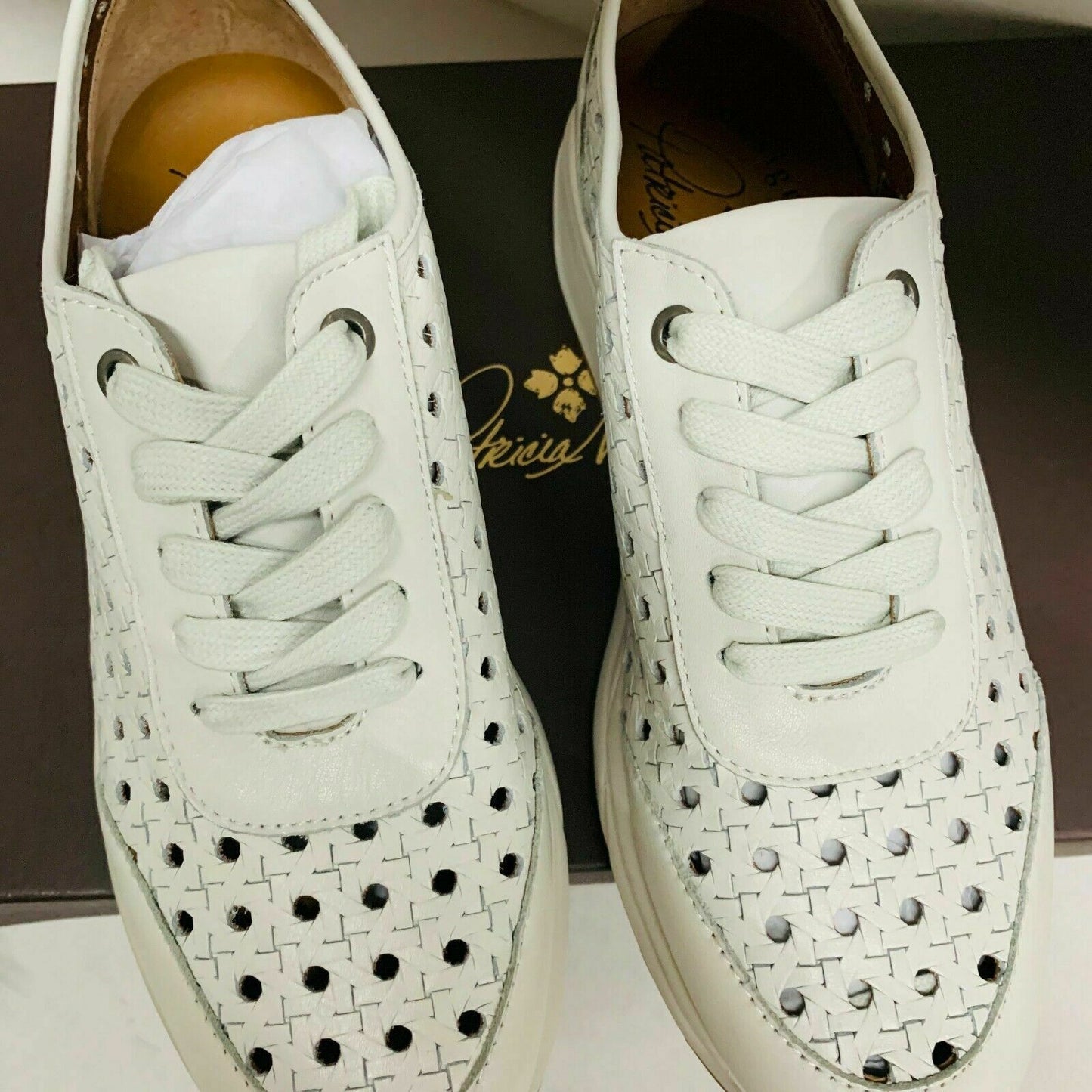 Patricia Nash Milla Sneakers Women's Shoes 051LEA-WHT White
